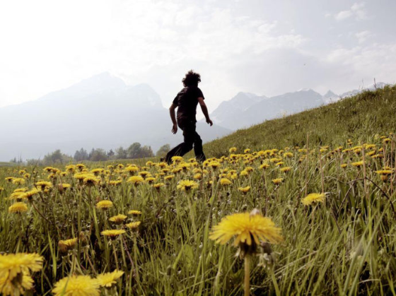 Walking makes us look, Photograph by Alex Majoli/MAGNUM Walking makes us look, Photograph by Alex Majoli/MAGNUM