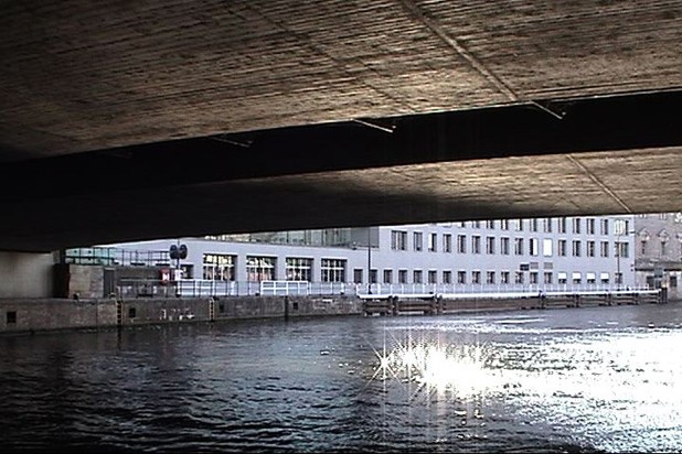 Tour (video still), 2011, One-channel video, color, sound, 53 min.<br class=