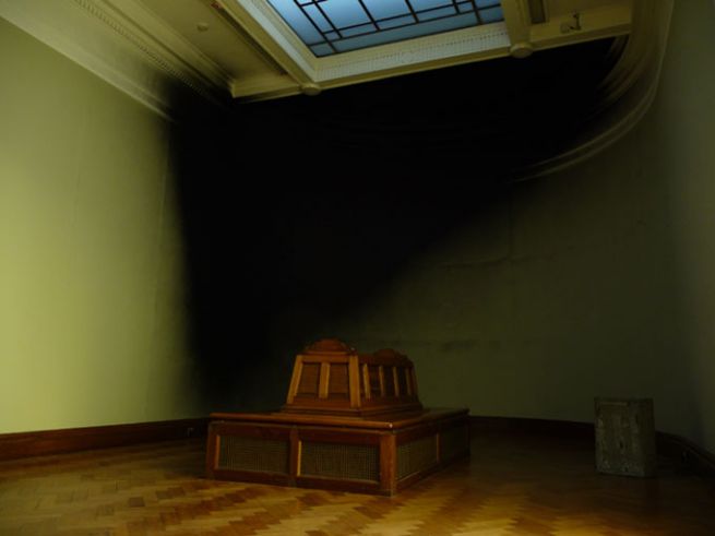 RADIO TOMBS AND INTERRUPTION<br class=